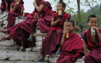 Kulturreise durch Bhutan: Klosterschüler im einsame Osten des Landes