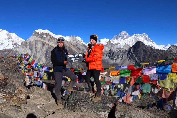 Glückliche Trekker am Gokyo Ri