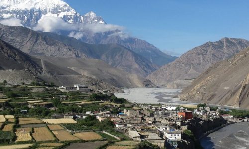 Mustang Trek in Mepal. Blick vom Örtchen Kagbeni richtung Süden ins Kali Gandaki Tal nach Upper Mustang