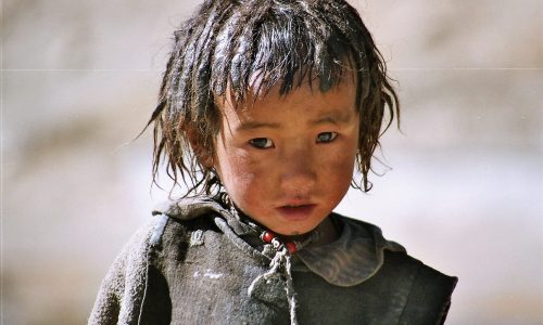 Nepal | Kleiner Junge in einem abgelegenen Dorf