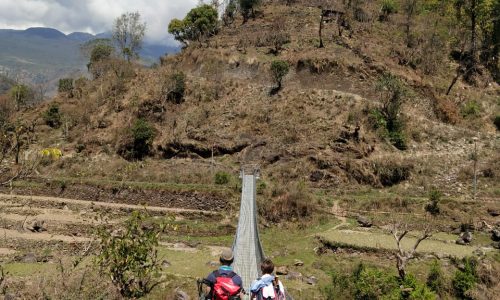 Auf dem Weg nach Tanting: SETI Khola Bridge . Sikles Trek in Nepal (T116)