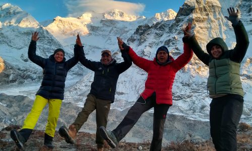 Trekking zum Kanchenjunga Base Camp - Trekker freuen sich über einen tollen Trek in Nepal