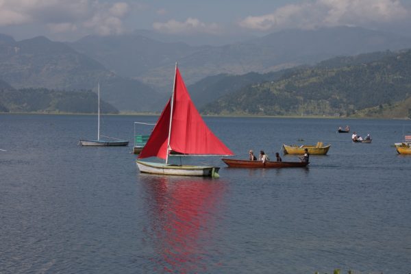 Idyllischer Phewa-See in Pokhara