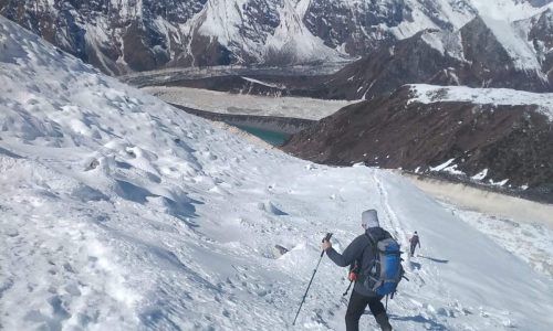 Nepal | Trek rund um den Manaslu: Abstieg vom Lharkya La (5106 m)